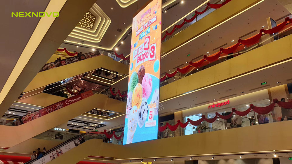 越南 Vincom 購物中心透明LED顯示屏項(xiàng)目(圖1)