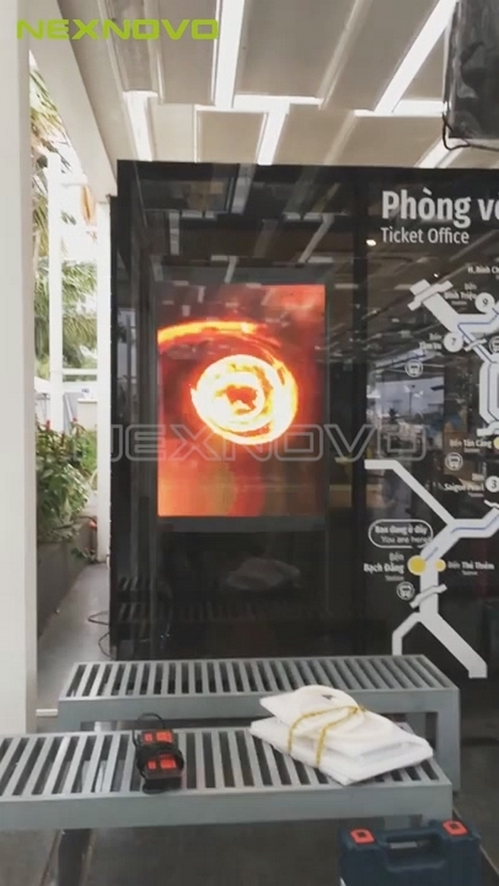 越南西貢水吧透明LED顯示屏項(xiàng)目(圖1)