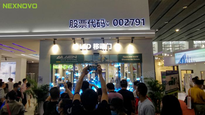 晶泓LED光電玻璃屏，建博會大放異彩，燃爆展會現(xiàn)場！(圖3)
