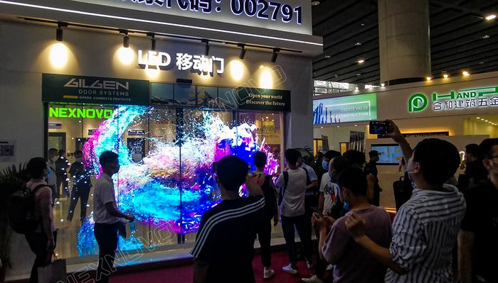 晶泓LED光電玻璃屏，建博會大放異彩，燃爆展會現(xiàn)場！(圖6)